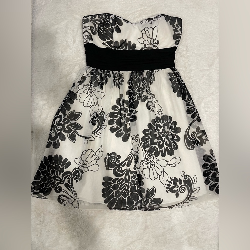 Women’s Strapless Dress WHBM Size 0 Fit And Flare